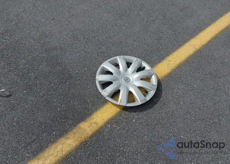 2005 Toyota Camry Le z USA, uszkodzony, nr VIN 4T1BE32K85U562069